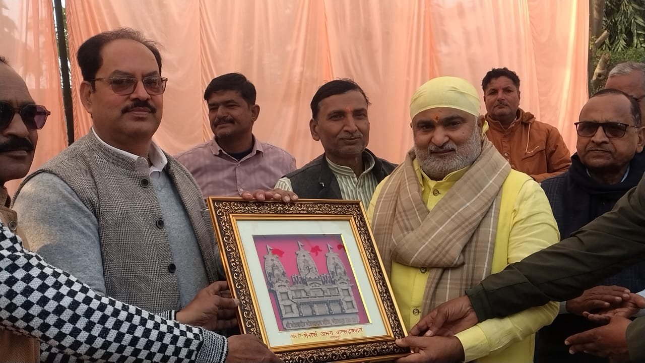 वर्ष की परंपरा को निभाते विधायक राजेश त्रिपाठी मित्र मंडली, की वार्षिक बैठक..
