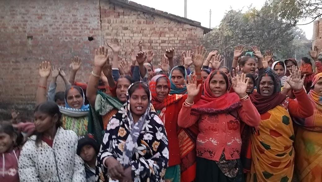 गोला ब्लॉक् के चंदौली गांव में विकास कार्य नदारदः ग्रामीण बदहाली का शिकार