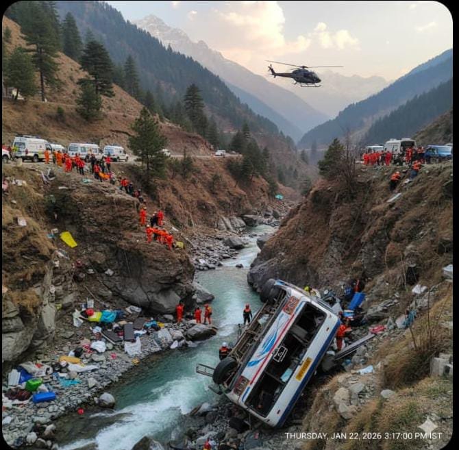 Breaking जम्मू-कश्मीर में बड़ा हादसा, सेना की गाड़ी खाई में गिरी