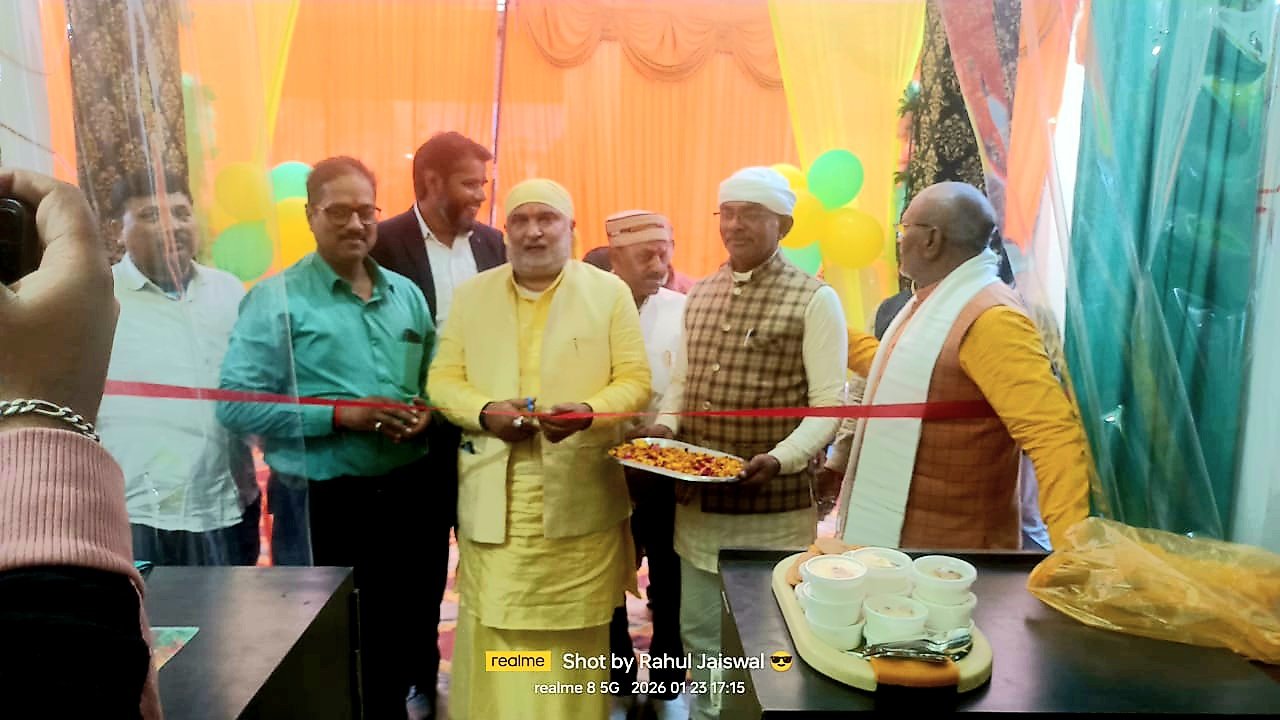 लाइफ केयर फार्मा का भव्य उद्घाटन: विधायक राजेश त्रिपाठी ने किया शुभारम्भ