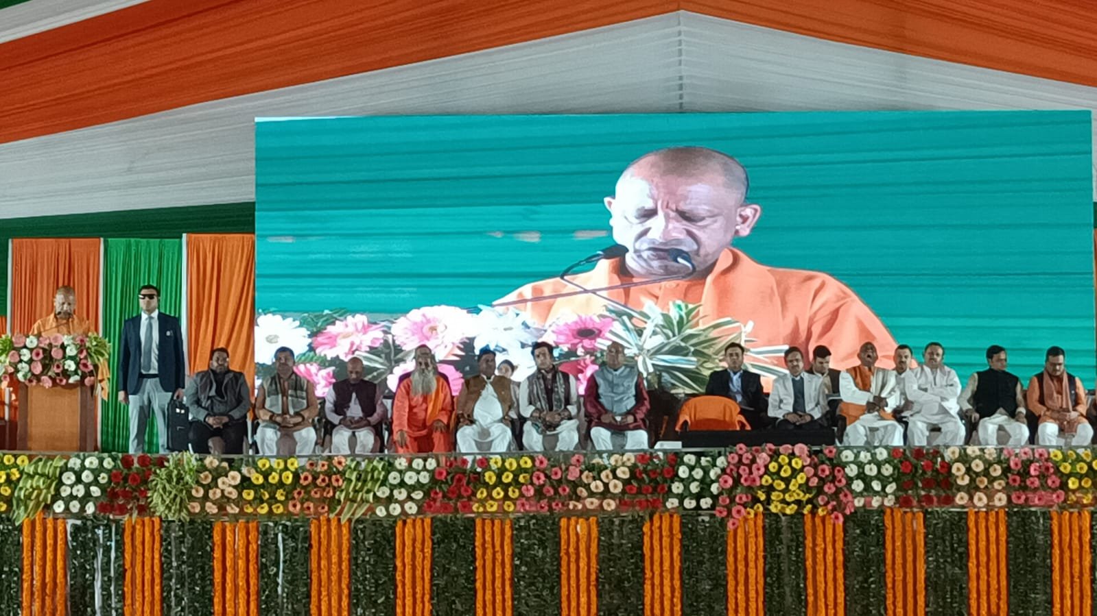 मुख्यमंत्री योगी आदित्यनाथ ने गोरखपुर को दी विकास की बड़ी सौगात