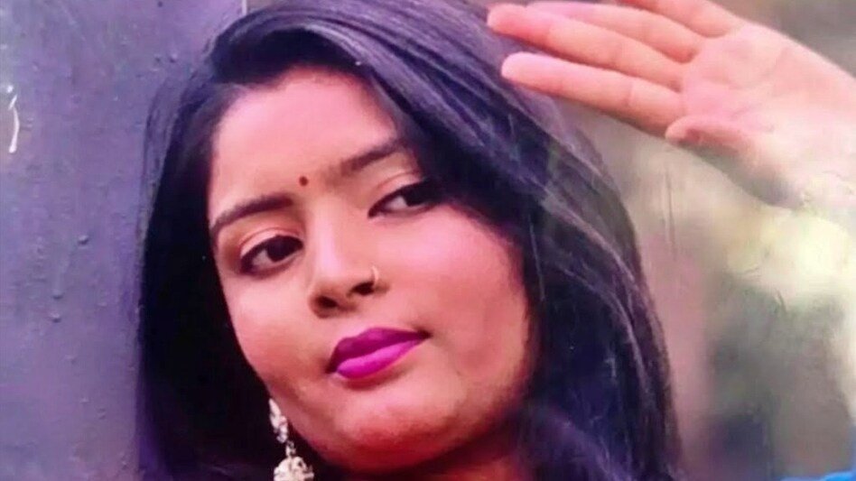 पत्नी को बंदरिया कहना पड़ा भारी..पत्नी ने आत्महत्या की ..