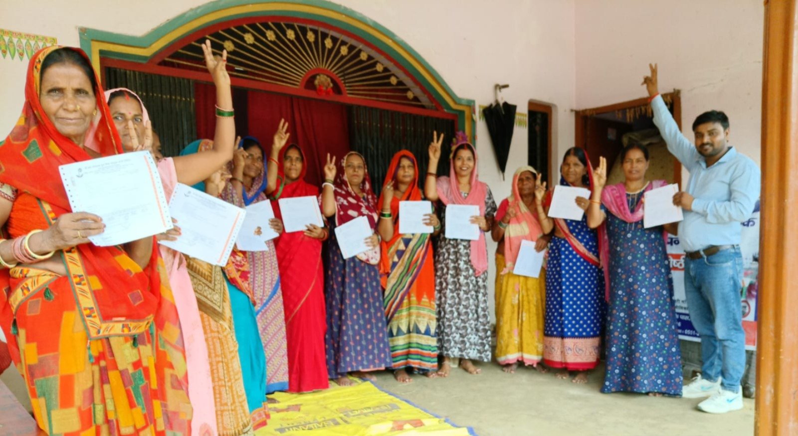 ग्रामीण महिलाओं को स्वावलंबी बनाने के लिए आजीविका मिशन के रूप में मुख्यमंत्री योगी