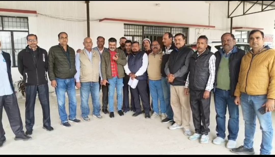 “सहारा” से बेसहारा पत्रकार- कर्मचारियों ने डीएम से लगाई आख़िरी आस