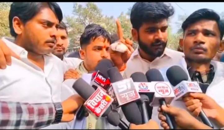 गोरखपुर DDU परिसर में ब्राह्मणवाद-मनुवाद मुर्दाबाद के नारे के खिलाफ़ उग्र आंदोलन की चेतावनी