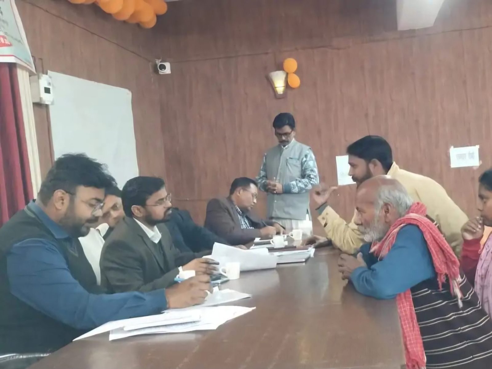 गोला संपूर्ण समाधान दिवस में 94 शिकायतें दर्ज: सात का मौके पर निस्तारण, फरियादियों की भीड़ मौजूद रहे।