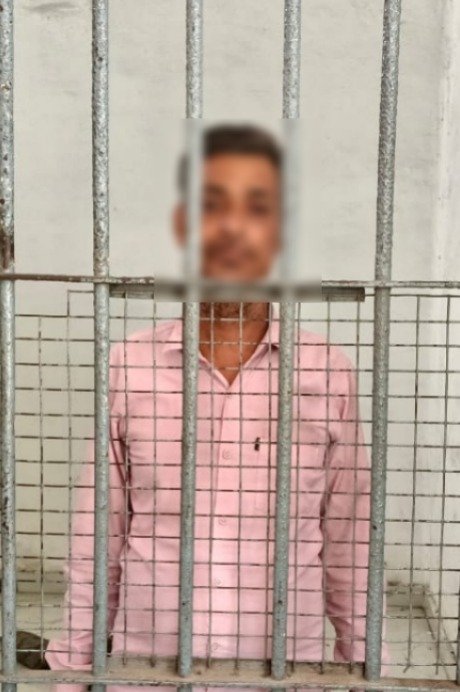 राजघाट पुलिस ने गुमशुदा 8 वर्षीय बालक को सकुशल परिजनों से मिलाया